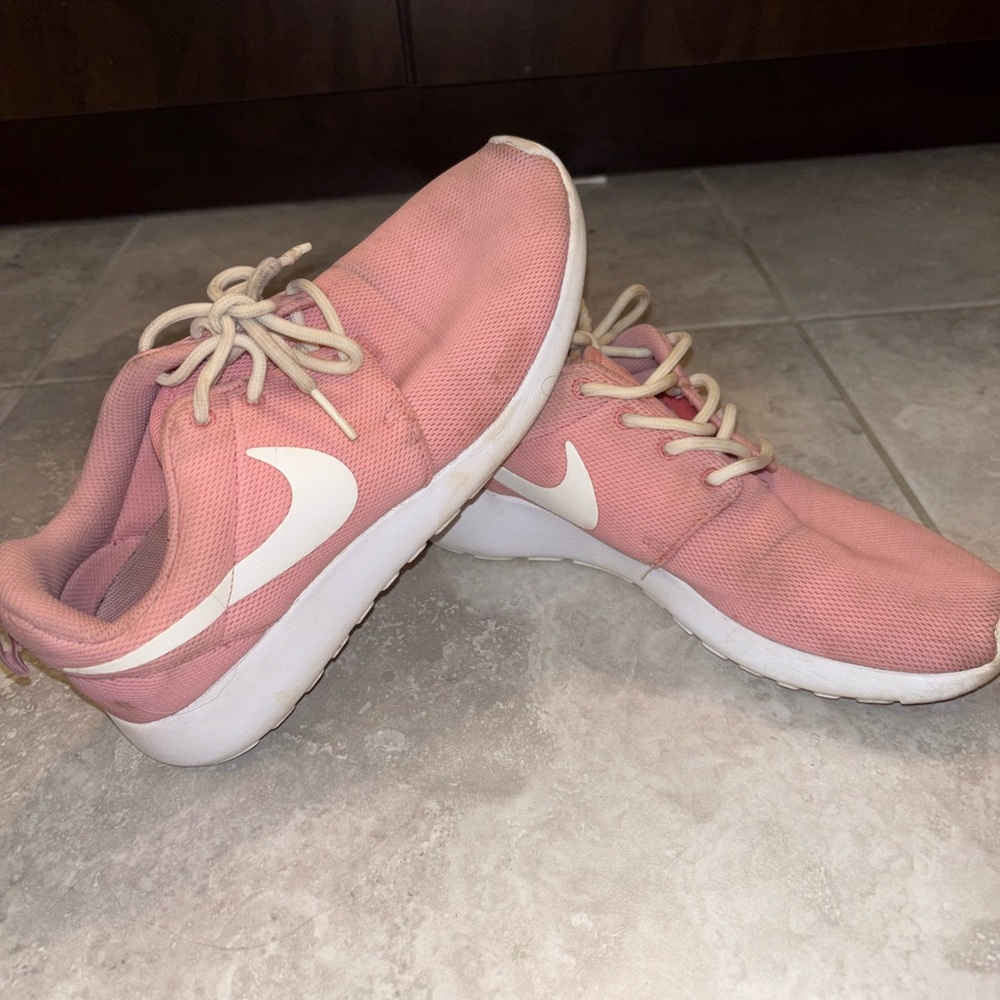 Pink Nike Rosches